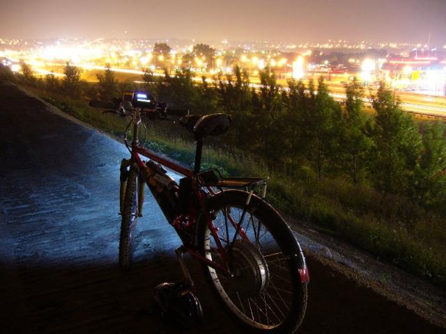 Facing the Henri-IV highway at Quebec