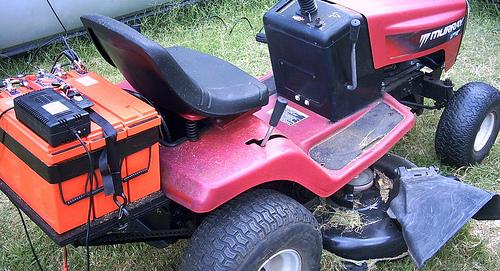E-Riding Mower, Recharging the Pack